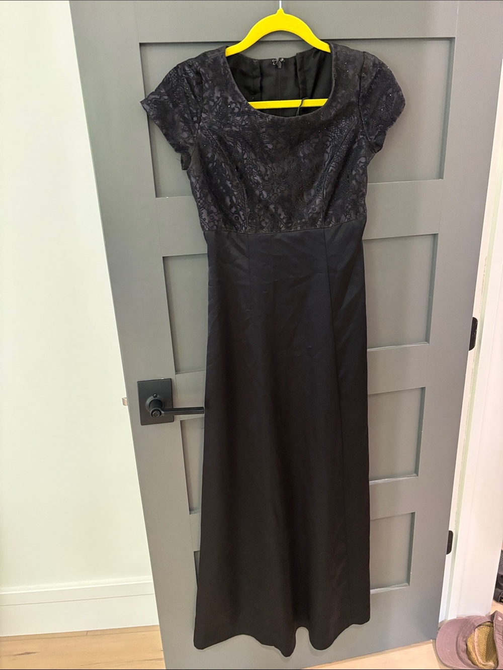 Elegant Black Lace Bodice Evening Dress